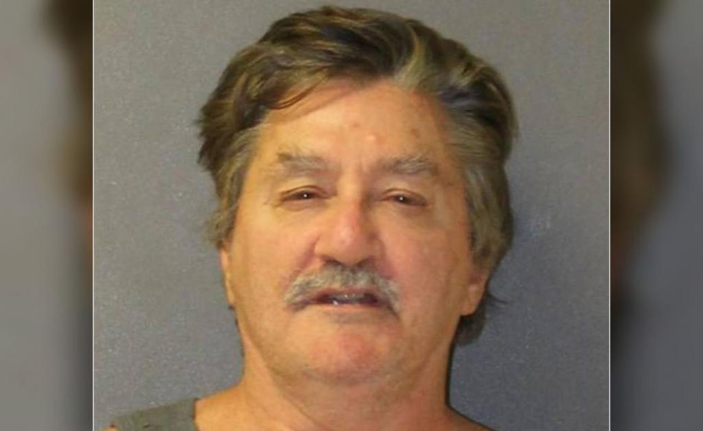 Во Флориде задержали мужчину, кормящего 3-метрового аллигатора по имени Хэнк