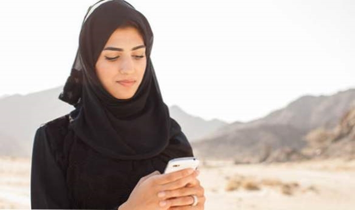 Такое может случиться только в ОАЭ: женщина заглянула в телефон мужа и получила три месяца тюрьмы