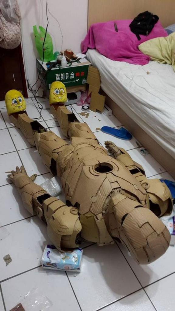Тайваньский студент потратил год, чтобы сделать точную копию костюма Железного человека из картонных коробок: фото