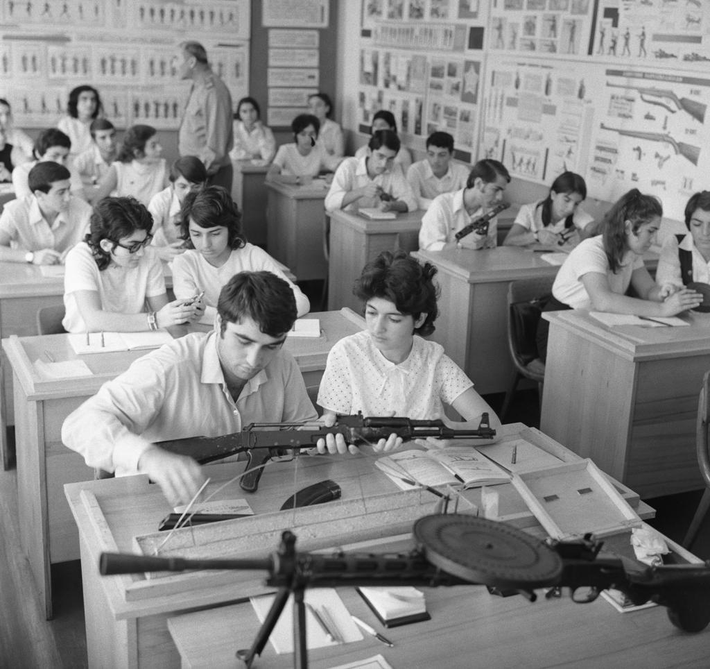 Начальная военная подготовка в советских школах - к чему готовили юных граждан СССР (фото)