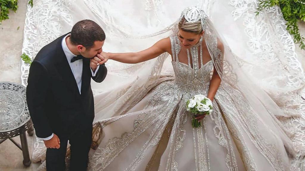 Дизайнер Эль Сааб, о платьях от которого мечтают все женщины мира, сшил для невесты сына роскошный наряд