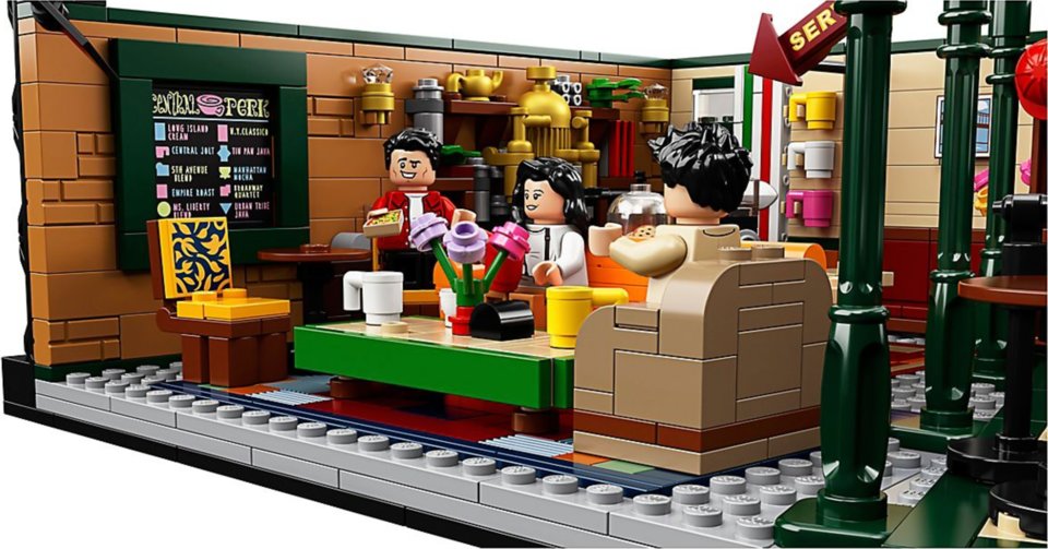 По кирпичику. Любители сериала "Друзья" смогут построить свою собственную кофейню Central Perk с новым набором от "Лего"