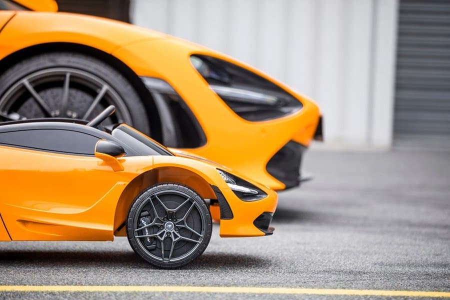 Ребенок за рулем суперкара: британский производитель представил «детский» McLaren 720S