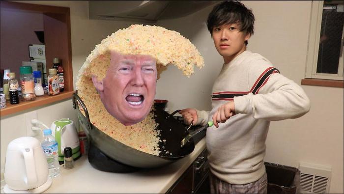 Кто-то выложил фото парня во время готовки риса, оно разлетелось по Интернету: люди тут же начали это фотошопить