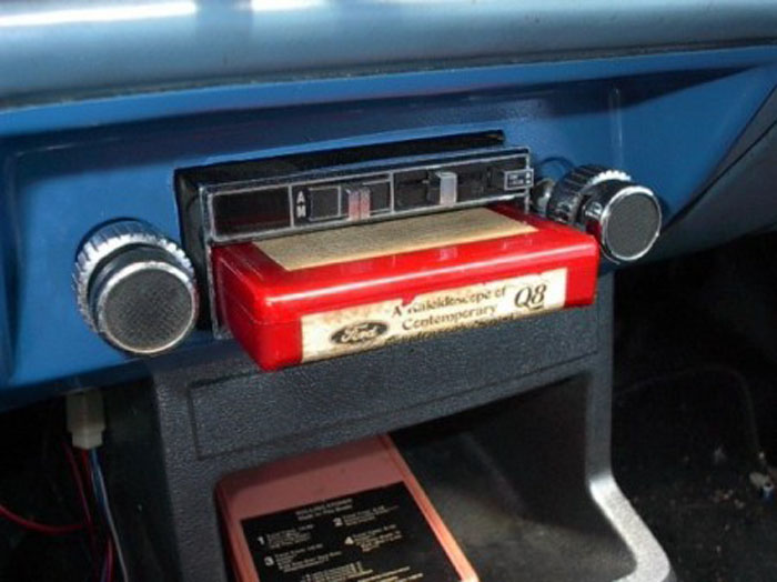 Телефон в машине, очистители фар, кассетный плеер: автомобильные изобретения, которые как появились, так и исчезли