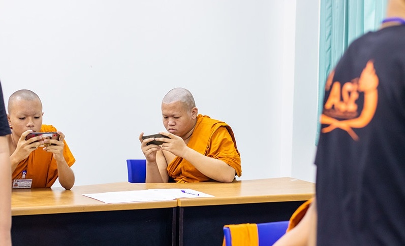 На одном из киберспортивных турниров по мобильным играм победили монахи