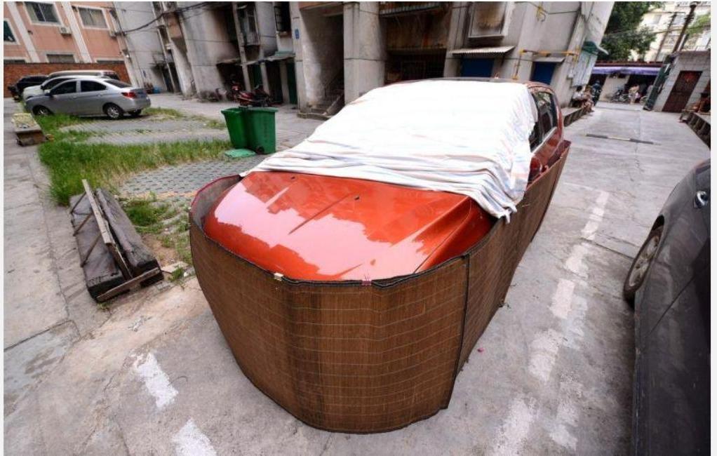"Ванна" для авто? Почему в одном из городов Китая машины паркуют подобным образом