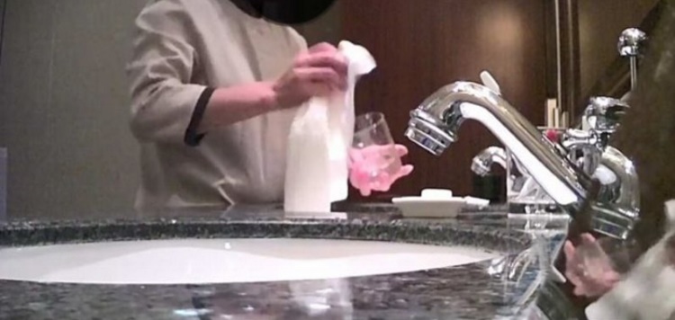 Одно и та же щетка для унитаза и чашек: скрытые "прелести" гостиничного сервиса в Китае (видео)