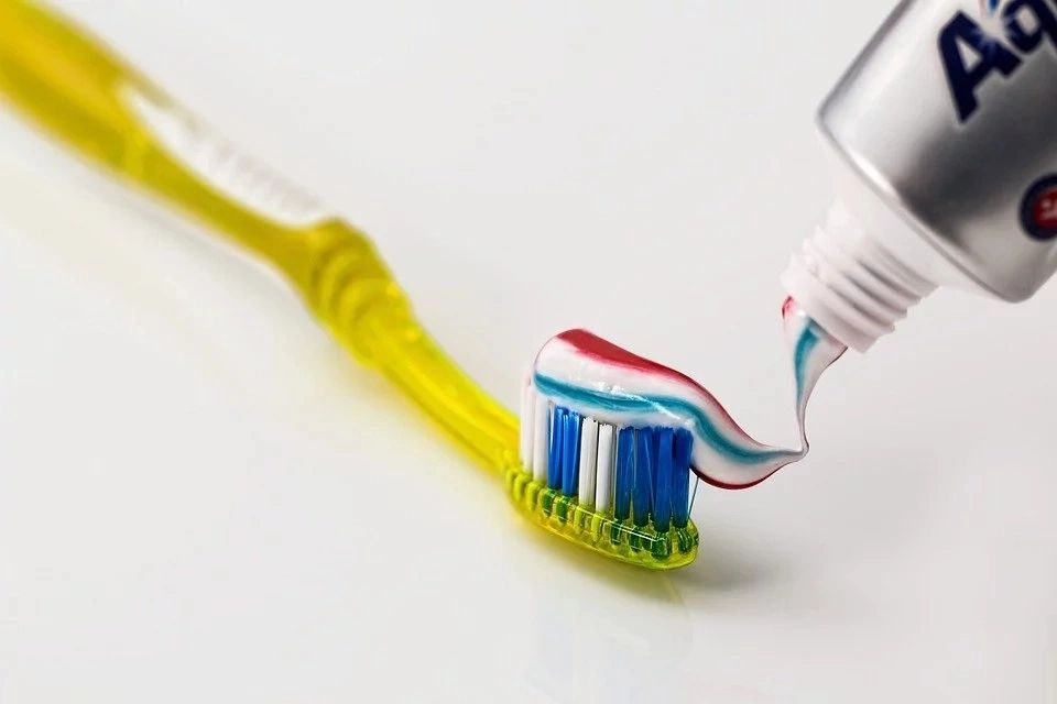 Стоматолог рассказал об опасных ингредиентах, содержащихся в зубной пасте. Теперь всегда перед покупкой изучаю состав
