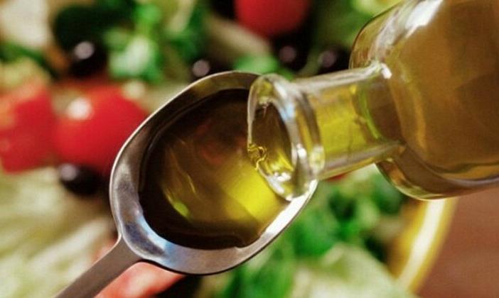 Что будет с телом, если пить чайную ложку оливкового масла натощак каждый день: неожиданные перемены