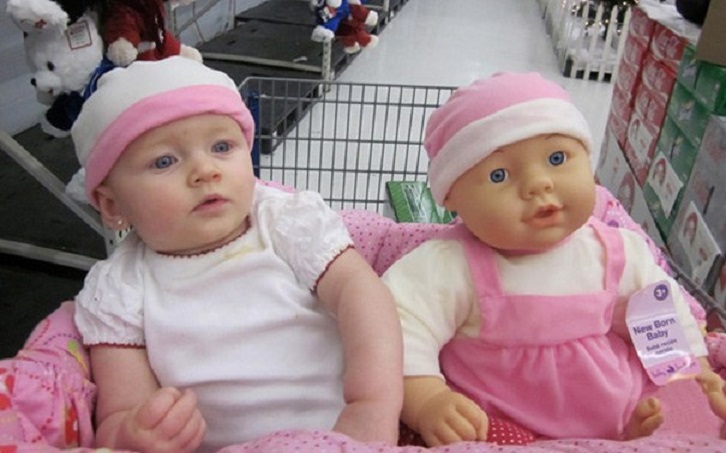 Один в один: фотографии детей, которые удивительно похожи на своих кукол