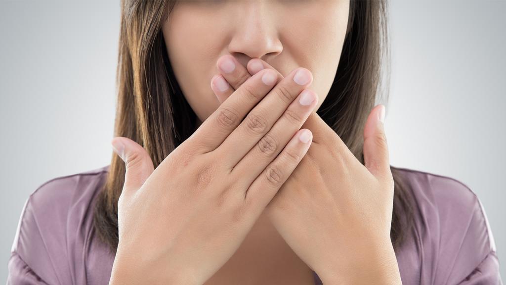 Мой стоматолог дал три совета, следуя которым, я избавилась от неприятного запаха изо рта