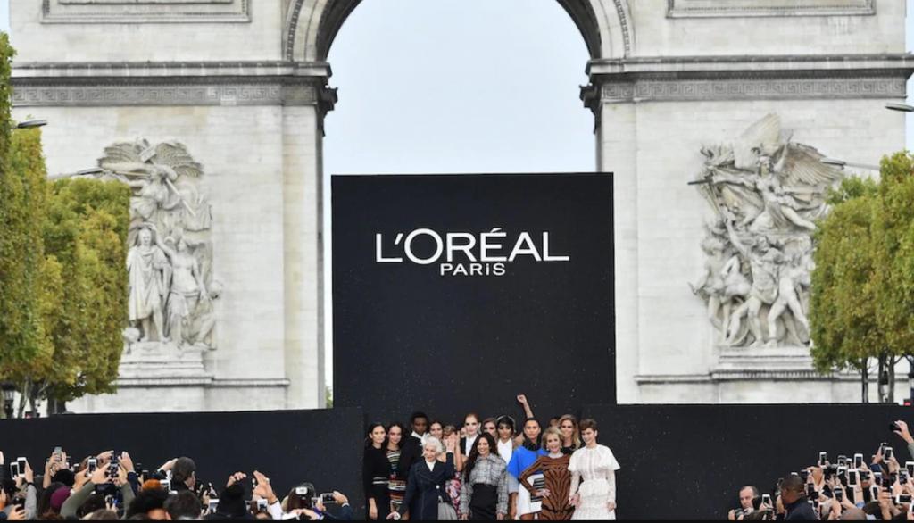 Загрязненный воздух и городская жизнь повышают спрос на косметику, по словам генерального директора L'Oréal