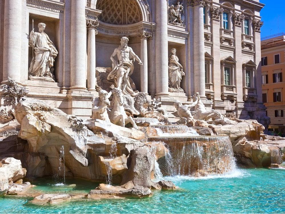 10 правил для туристов, которые помогут вам не выглядеть глупо: не сидите на ступеньках в Риме, не носите каблуки в Афинах