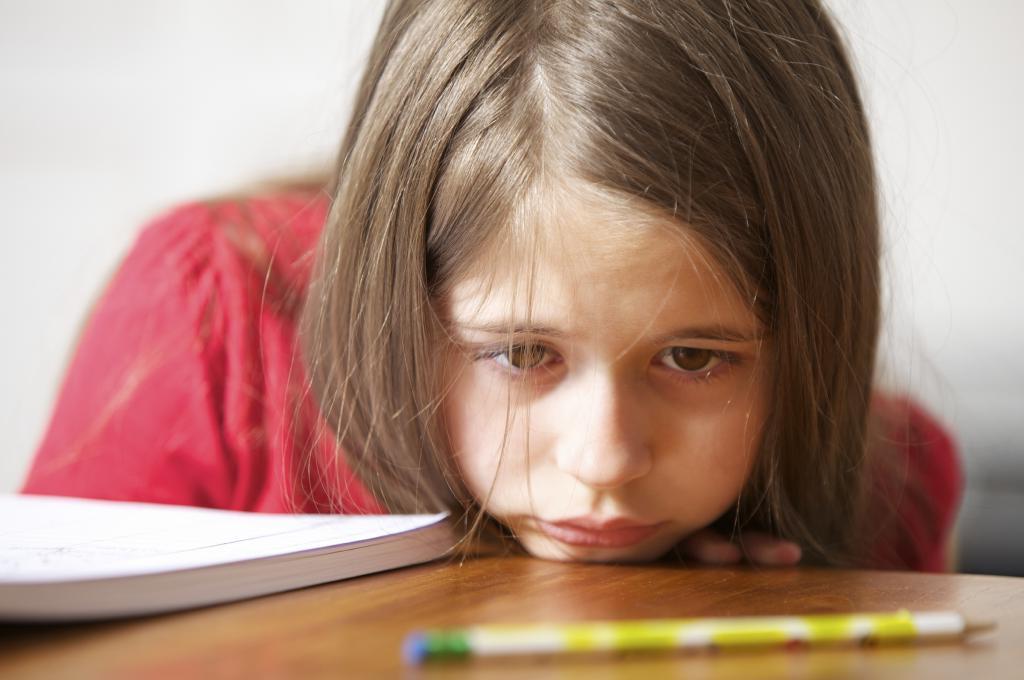 Знакомый психолог рассказал, по каким признакам можно понять, что над вашим ребенком издеваются в школе