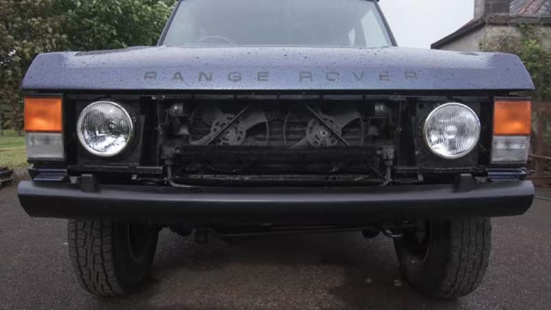 Молодой мужчина потратил 3 года на восстановление старого ржавого Range Rover и снял подробный ролик (видео)
