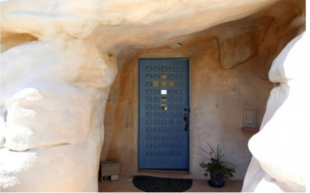 Дом в камне: глыба известняка оказалась идеальным местом для жилья