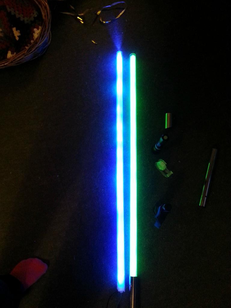 Парень использовал 110 светодиодов, чтобы сделать световой меч - мечту всех поклонников "Звездных войн" (фото)