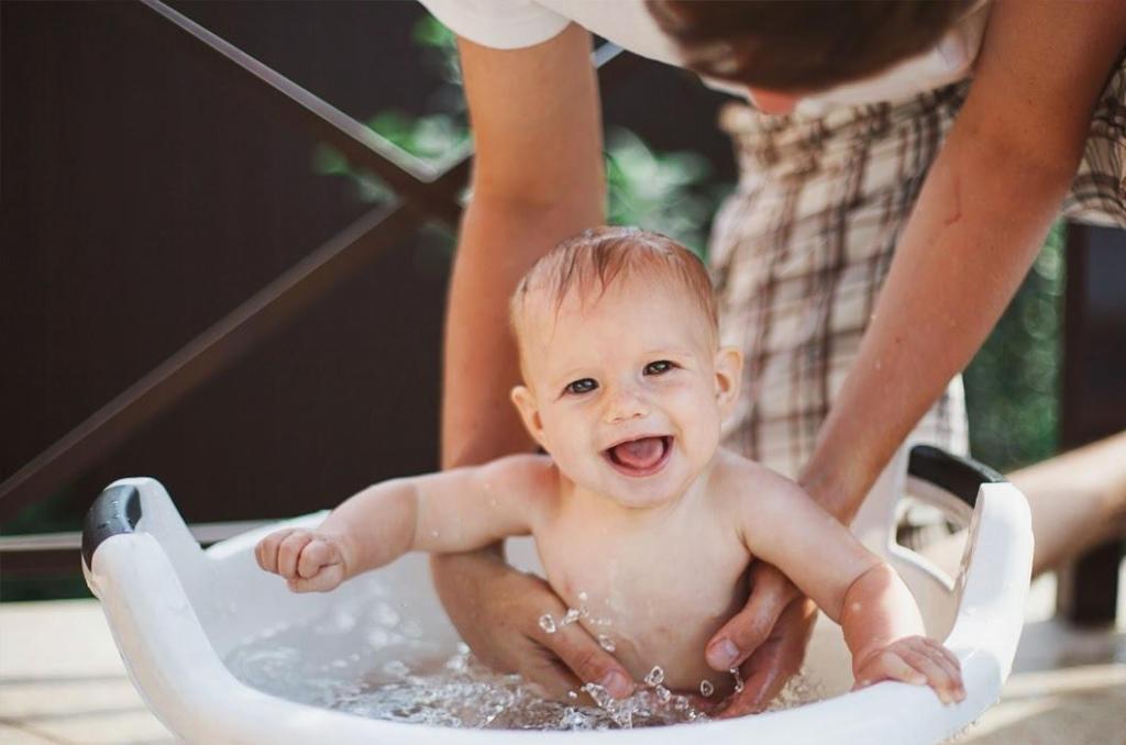Слишком частое мытье и другие частые ошибки, которые совершают молодые родители, когда купают детей