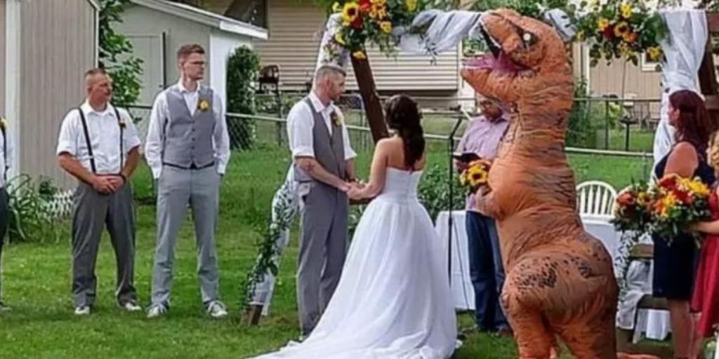 Невеста разрешила гостям прийти на торжество в чем угодно: сестра восприняла это буквально