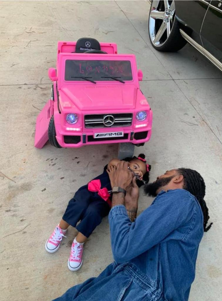 Отец подготовил необычную фотосессию для дочери в день ее 9-го дня рождения