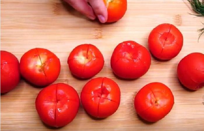 То, что называют "Ум отъешь!": вкуснейшие маринованные помидоры в пакете. Утром солю, вечером уже подаю гостям к столу