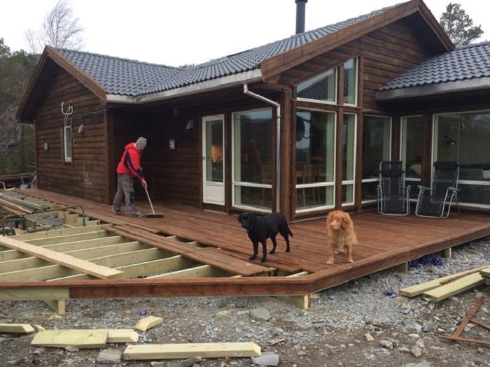 Отец, дедушка и сын за 4 месяца построили дом в горах с нуля