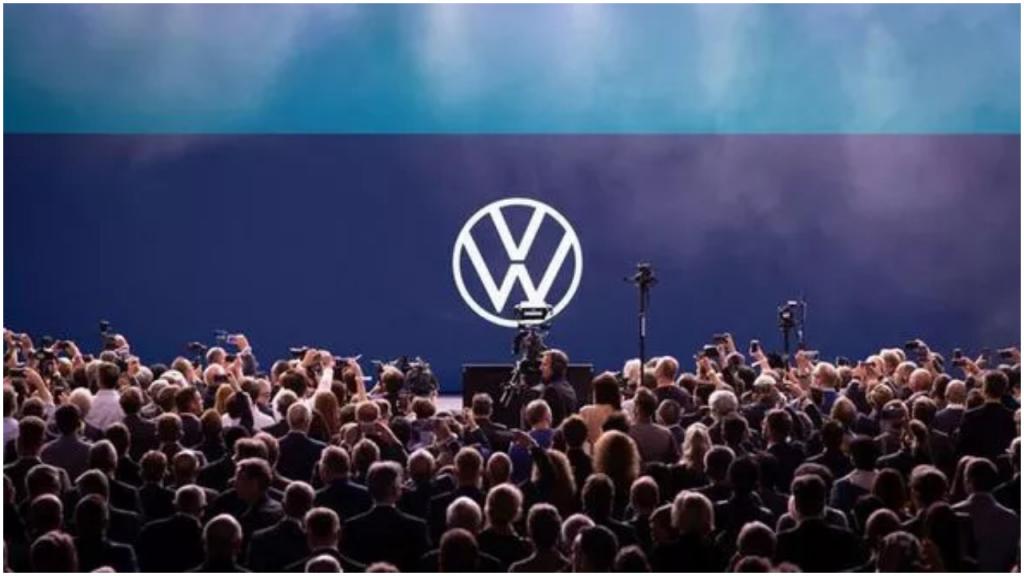 Новый логотип "Фольксвагена" - это не предел: автомобили немецкого концерна будут рекламировать женским голосом