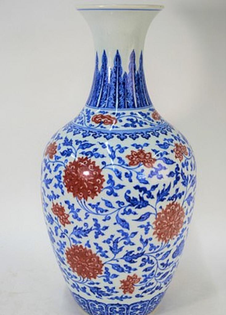 Старая ваза, пылившаяся на полке 20 лет, оказалась китайским артефактом и была продана с молотка за миллионы