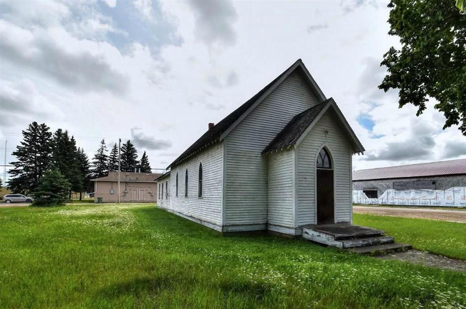 Великолепные здания бывших церквей в сельской местности могут теперь стать прекрасными домами