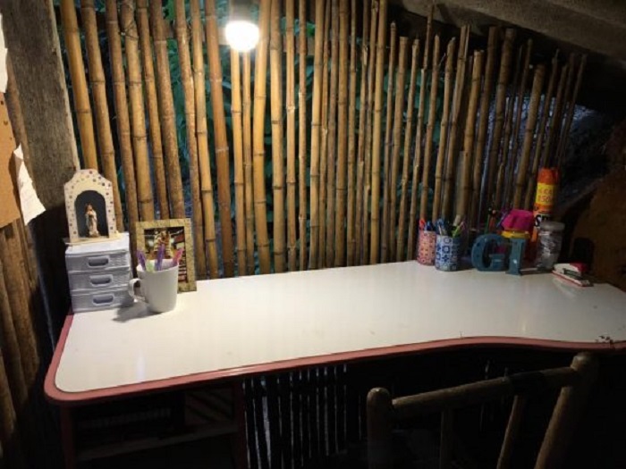 Чтобы дочка лучше училась, заботливый папа сделал ей "личный кабинет" из бамбука