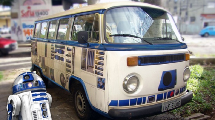 Парень купил раритетный автобус и превратил его в дроида в стиле "Звездных войн"