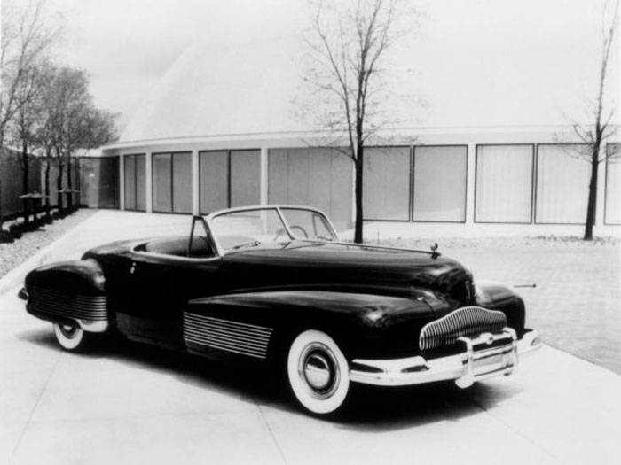 Элегантность застывшего зверя: Buick Y-Job – первый концепт-кар 1938 года – и его "внук" Buick Blackhawk