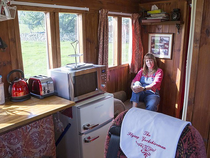 47-летняя мать двоих детей построила у себя в саду реплику культового паровоза «Летучий шотландец» всего за 89 дней