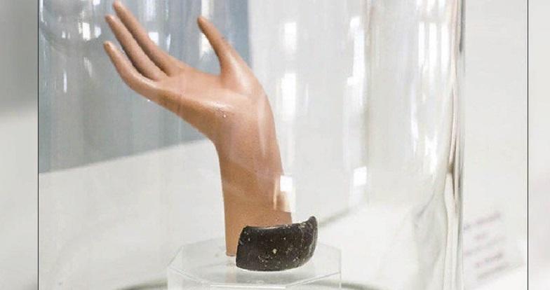 40 000-летний браслет, найденный в Сибири: ученые не могут объяснить, как древние люди смогли его изготовить