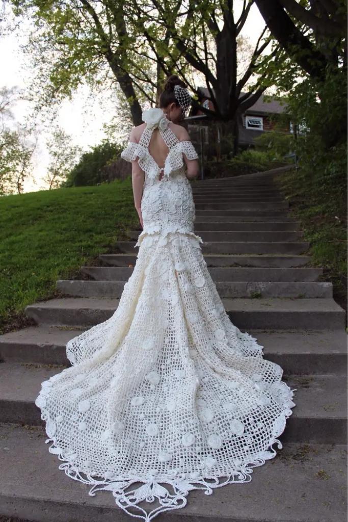 В США прошел 15-й ежегодный конкурс свадебных платьев из туалетной бумаги. Фото победителей