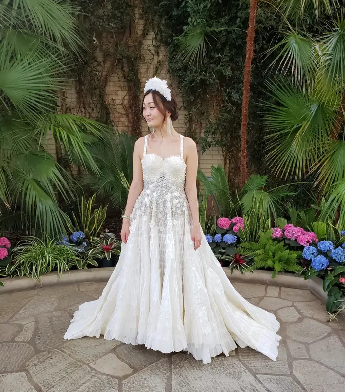 В США прошел 15-й ежегодный конкурс свадебных платьев из туалетной бумаги. Фото победителей