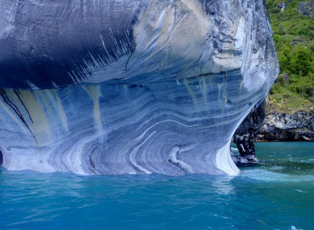 Мраморные пещеры в Патагонии: им более 6000 лет, и цвет меняется в зависимости от времени года