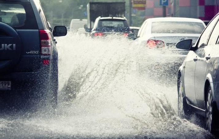 Только благодаря навыкам вождения в сложных погодных условиях вам удастся избежать дорожно-транспортных происшествий: несколько дельных советов
