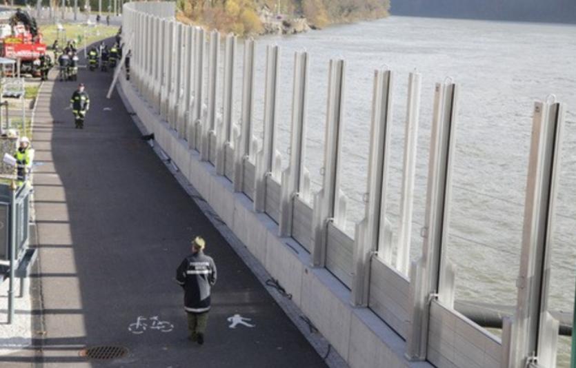 Здорово придумали: подпорные стены, которые спасают город от наводнения