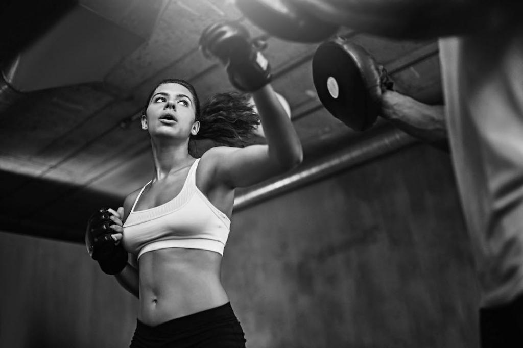 Бокс - идеальный фитнес для тела и мозга: почему даже слабый пол потянулся к боксерским перчаткам