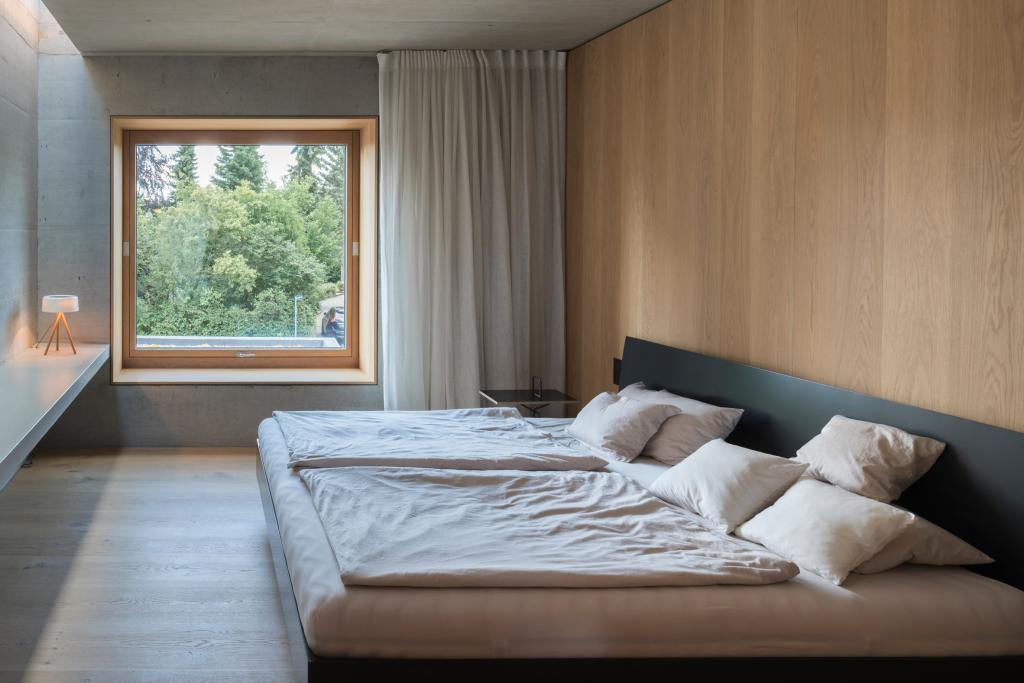 Стильный минимализм: в Германии построили дом из необработанных материалов