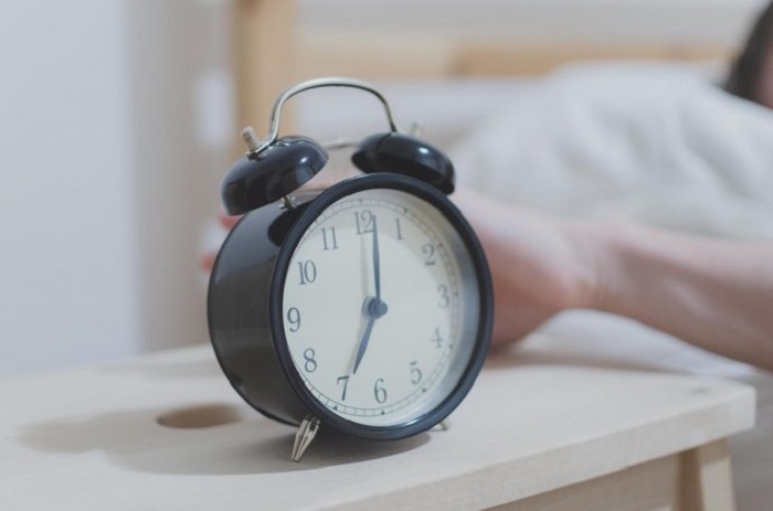 Встать с постели сразу после сигнала будильника, принять душ: 5 вещей, которые нужно сделать до 8 утра, чтобы изменить жизнь к лучшему