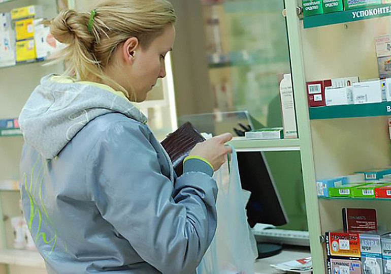 Фармацевты в аптеках предлагают дешевые аналоги препаратов вовсе не потому, что заботятся о кошельке клиента: откровение бывшего работника