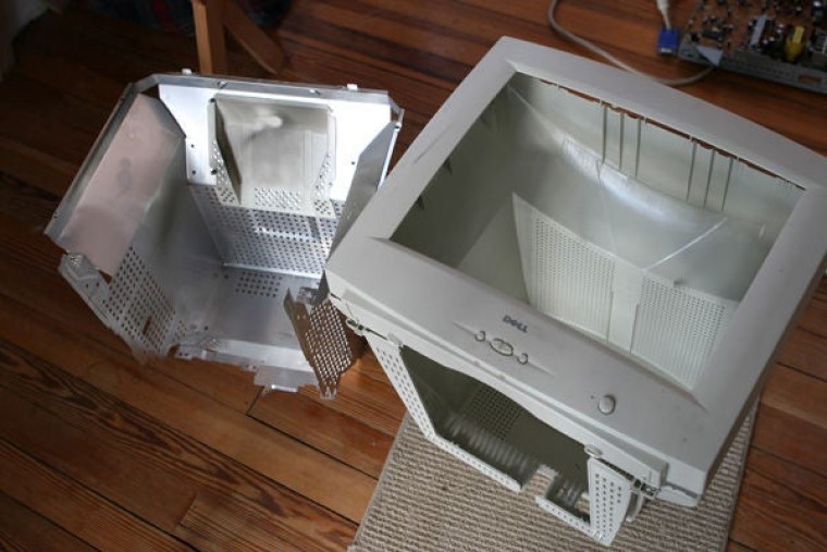 Креативное жилище для вашего питомца: как сделать необычный кошачий домик из старого монитора