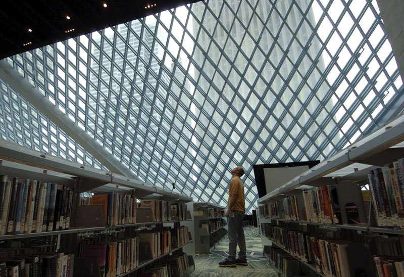 Шесть красивых библиотек со всего мира, куда люди приходят не только почитать, но и полюбоваться архитектурой