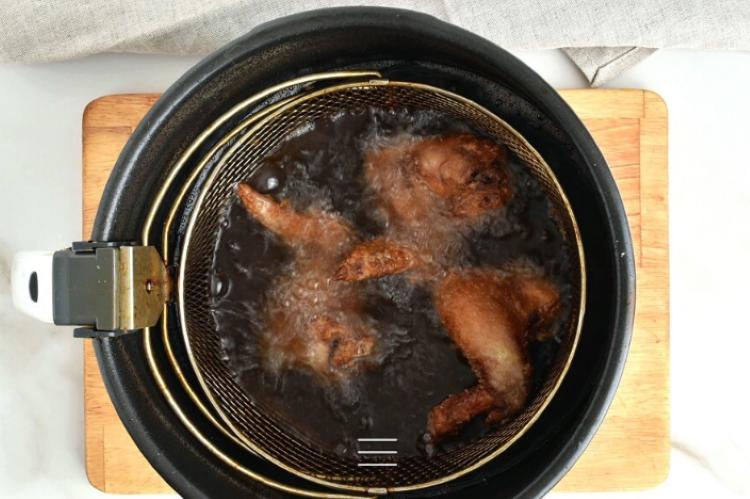 Подруга поделилась очень вкусным китайским рецептом: куриные жареные крылышки
