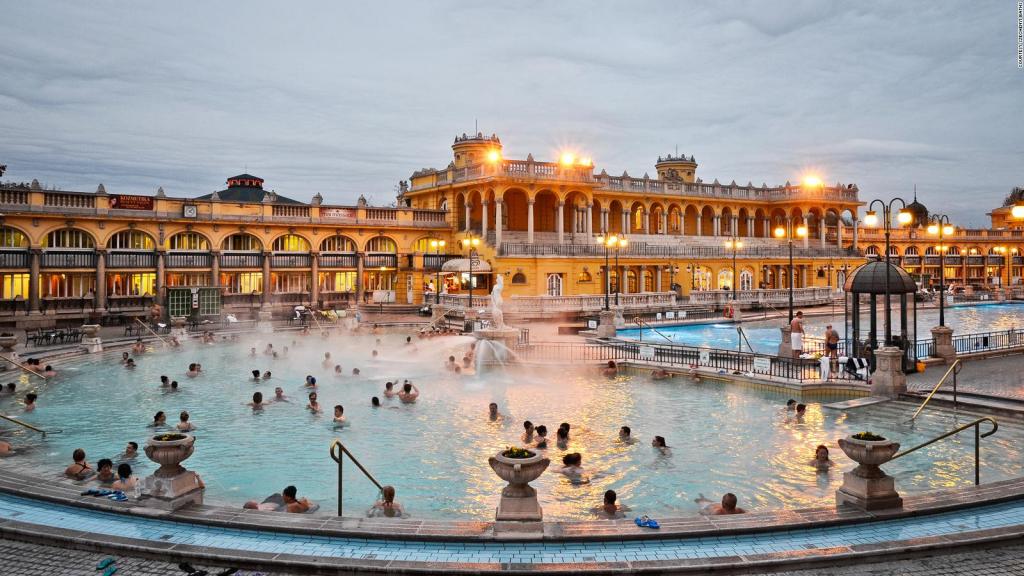 Термальные бани Будапешта, северное сияние в Швеции: лучшие страны Европы для запоминающегося зимнего отдыха