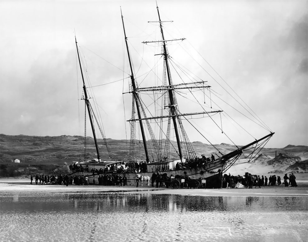 Больше столетия семья Гибсонов запечатлевала на камеру корабли, потерпевшие крушение у берегов Британии: теперь фотографии стали доступны общественности (фото)