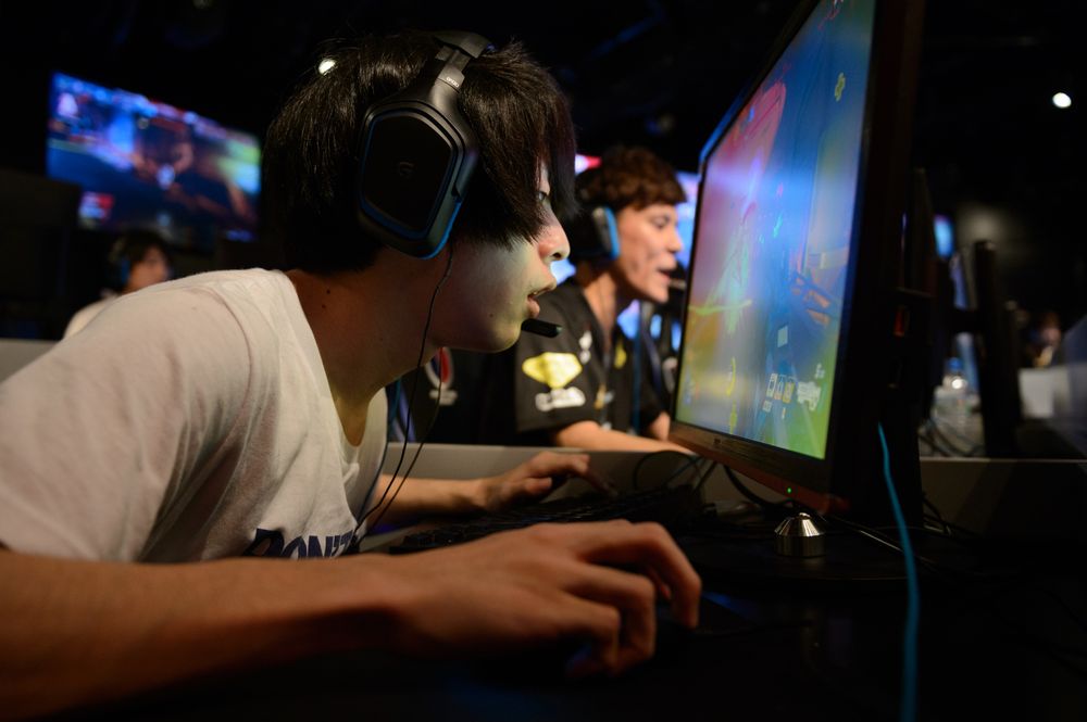 Здоровая молодежь: несовершеннолетним геймерам в Китае запретят играть после 10 вечера